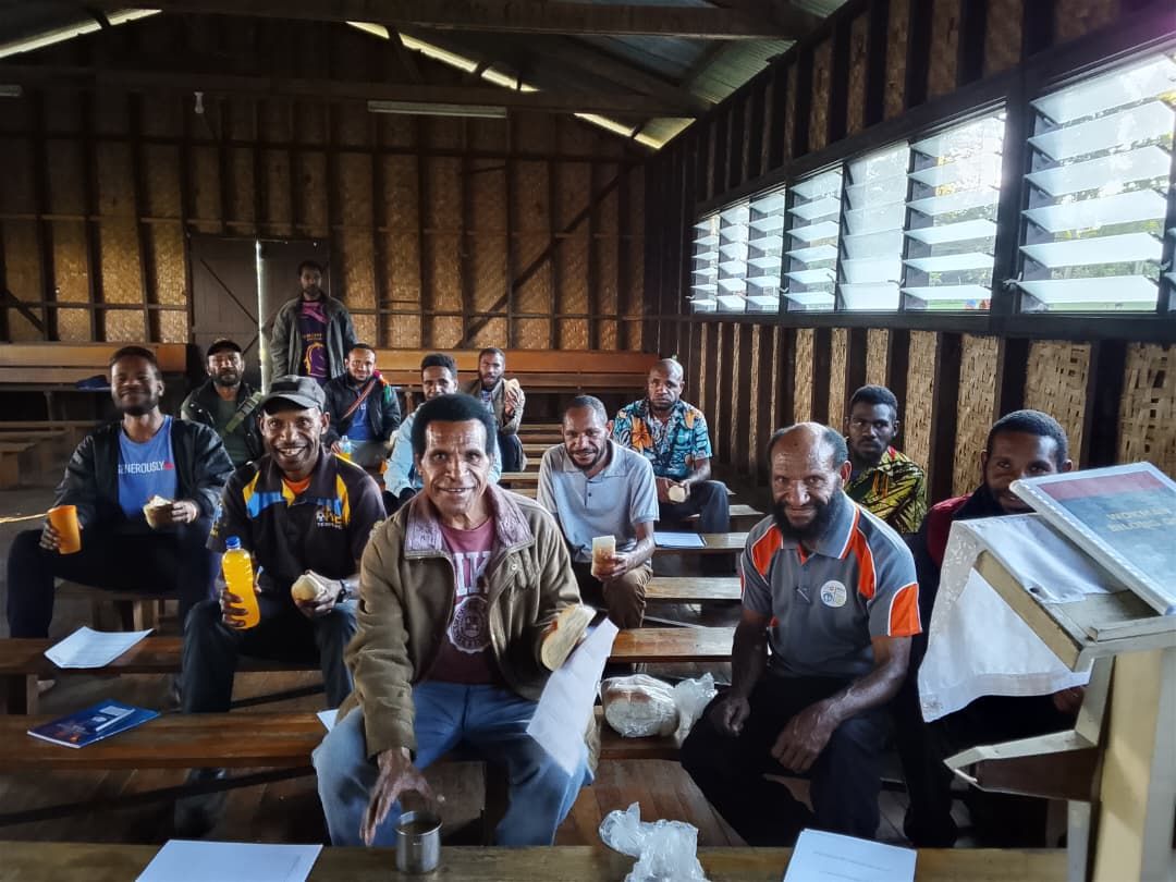 Community members at a Community Curriculum session in Enga