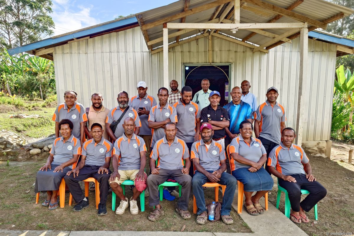 Community trainers and coordinators of the network, together in the PNG Highlands