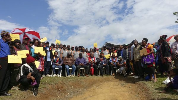 Graduates with their certificates. 213 participants and community facilitators from 12 communities in Lower Mendi LLG completed the seven week Community Curriculum. Catholic Diocese of Mendi, Lower Mendi Parish Centre, Tepe, Southern Highlands. September 2026.